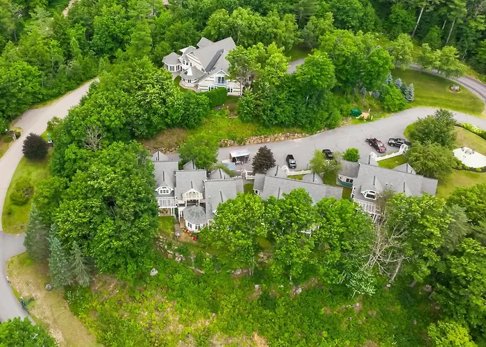 Mountain Views: Beautiful Nestlenook Farm Home!
