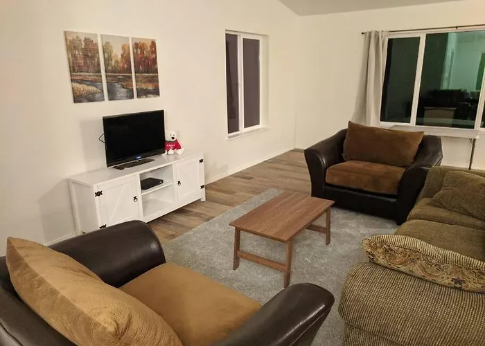 Wild Woods - Cascades Riverside Retreat