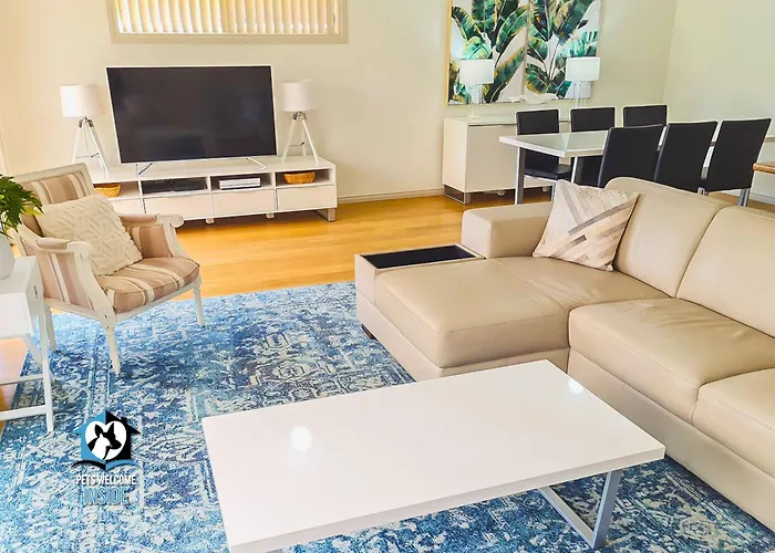 Coastal Vibe, 4 Beds Short Walk To The Beach