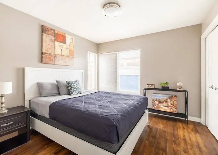 Luxury Downtown Townhome Private Garage Unit 9