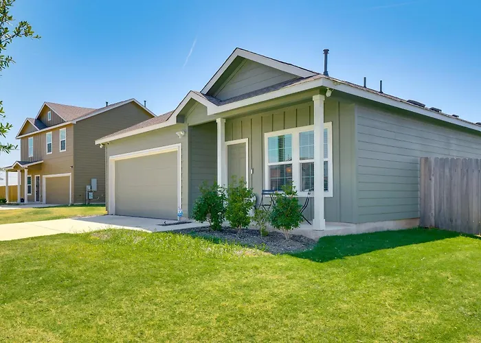 9 Mi To Lake: Family Georgetown Home W/ Yard!