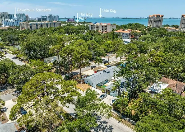 Coconut Cove Mid-Long Term Stays Available Walk To Downtown Trolly To Beaches