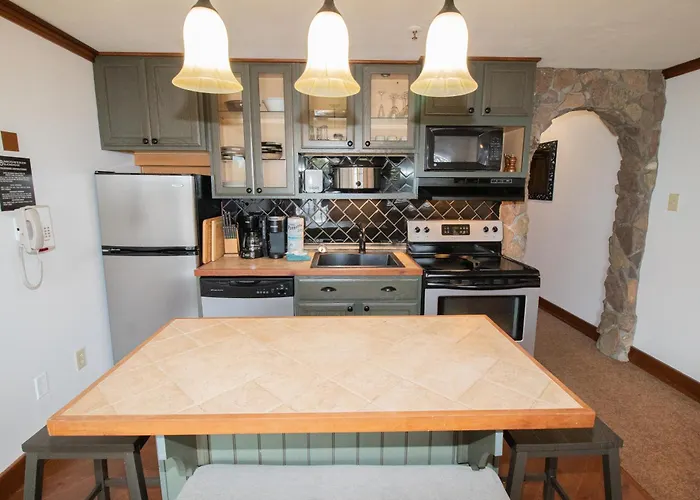 Ml217 Whimsical Retreat Close To Village Ballhooter Ez Park Wi-Fi Sleeps 4