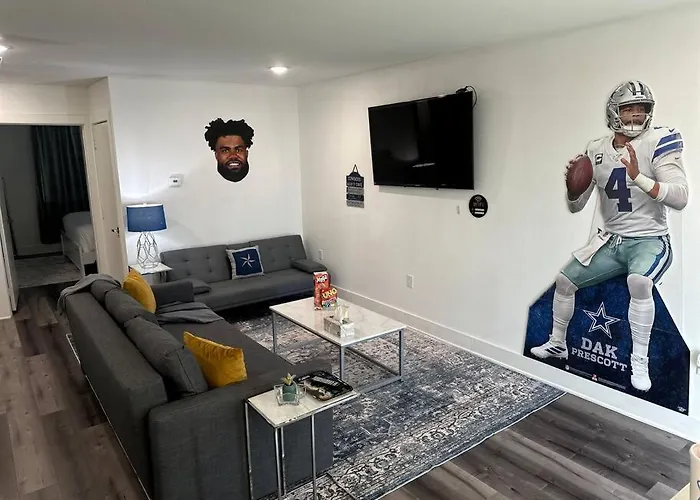 Cowboys Fan Pad 2 Bedroom!