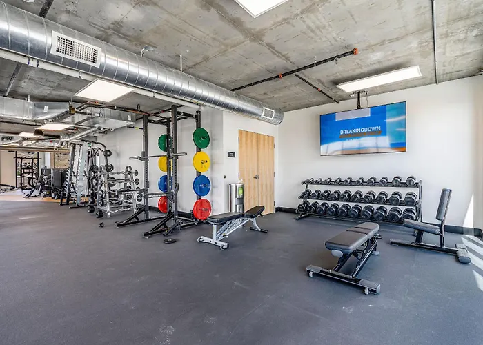 Downtown Views! Amazing Pool Gym Hottub Luxury Apt