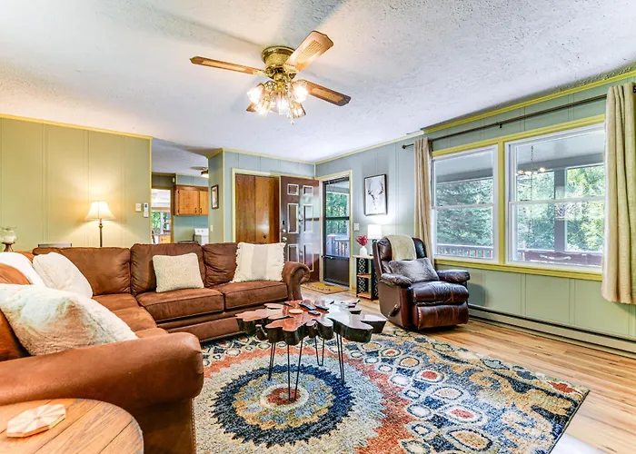 6 Mi To Waterrock Knob & Soco Falls! Cozy Cottage