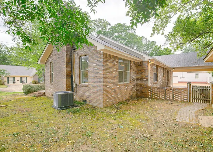 4-Generation Oxford Home, 1 Mi To Ole Miss