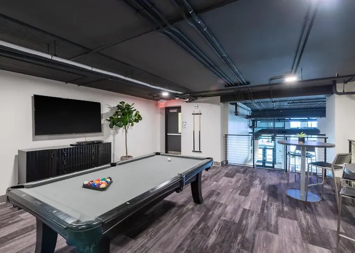Modern Studio Apt With Rooftop, Gym, And Parking