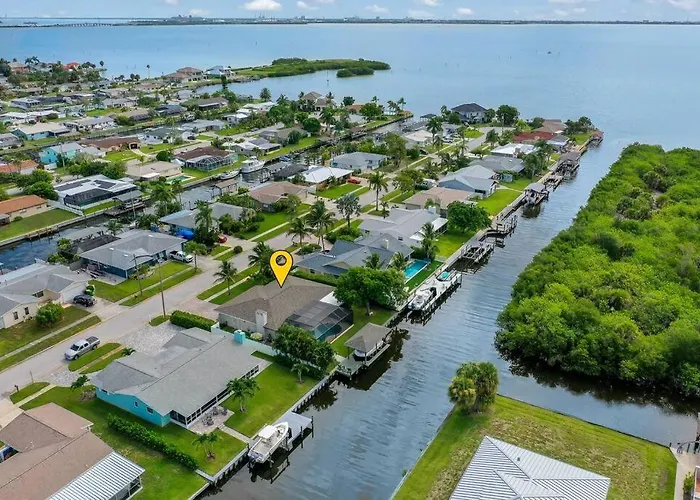 Waterfront Oasis With Private Heated Pool & Dock