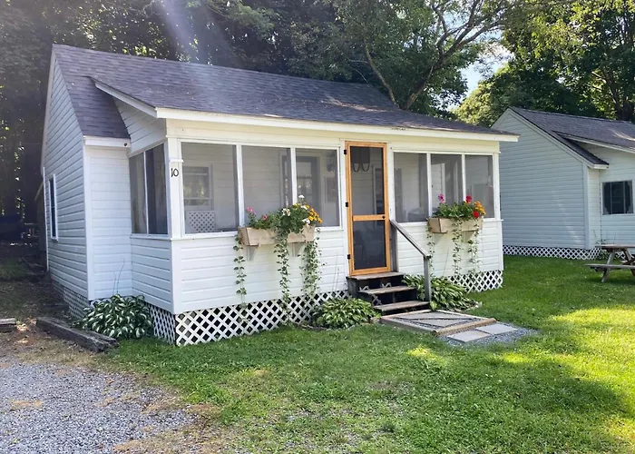 Bar Harbor Cottages & Suites