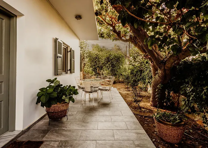 Chrisi Holiday Home - 500 Sqm Private Gardens & Nature View - 300M By The Sea