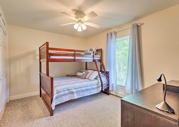 South Kingstown Vacation Rental: 2 Mi To Beach!