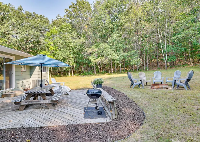Four-Season Home On Scenic Bluff Country Acreage!