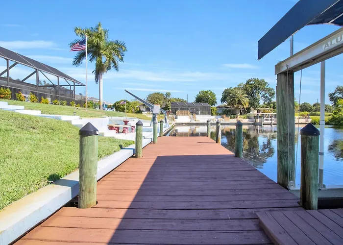 Pet Friendly Canal Front 3-Bedroom Grand Villa With Pool, Linai And Dock