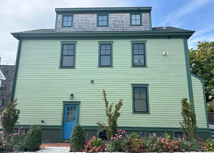 Epic Downtown Newport Location W Parking