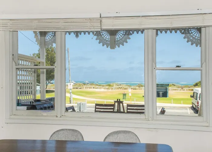 Docs Cottage - Ocean Views