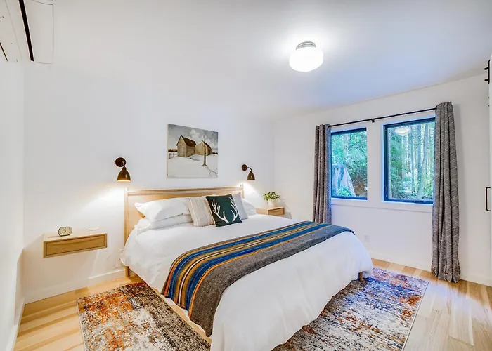 Peaceful Mendocino Cottage Surrounded By Redwoods