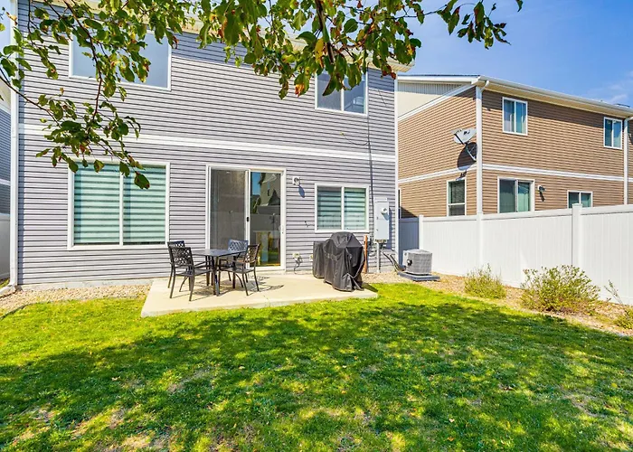 6 Mi To Dia: Denver Home W/ Fenced Yard & Fire Pit