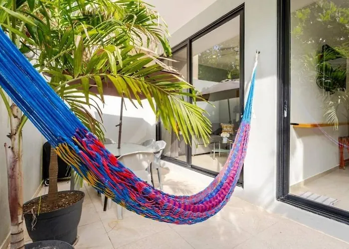 Modern 1 Bedroom Suite By Beach Great Location!