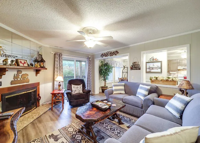 Hike, Golf & Ski: Beech Mtn Condo W/ Resort Perks!