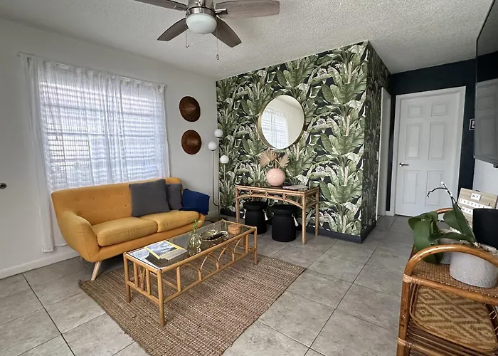 Miami'S Cozy Tropical Getaway