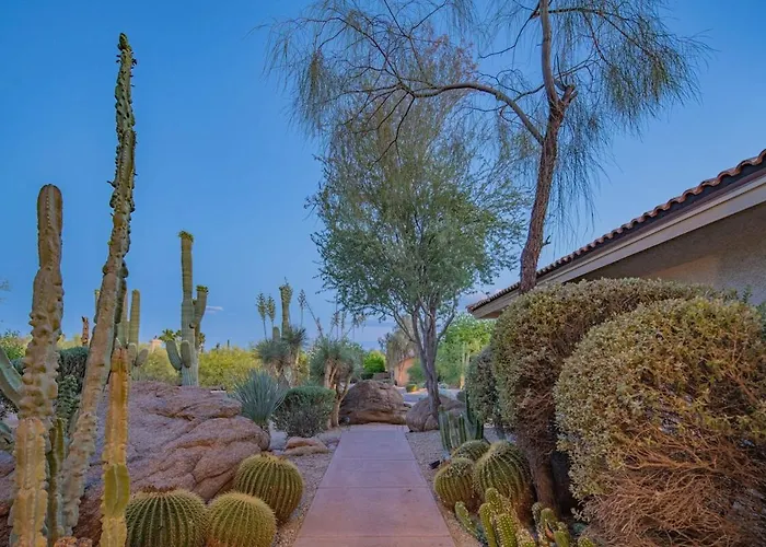 Sunny Scottsdale Oasis With Pool