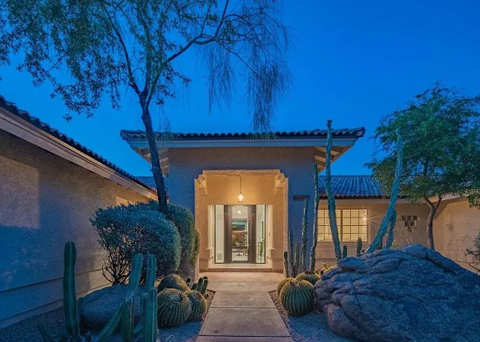 Sunny Scottsdale Oasis With Pool