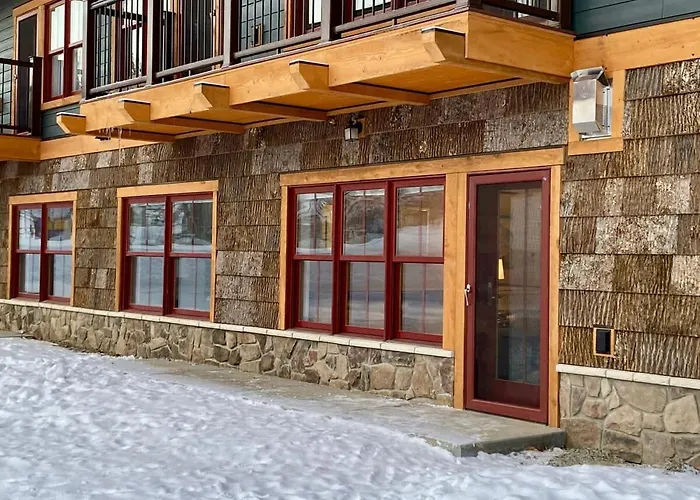 True Upscale Ski In & Out Condo With Pool & Hot Tub