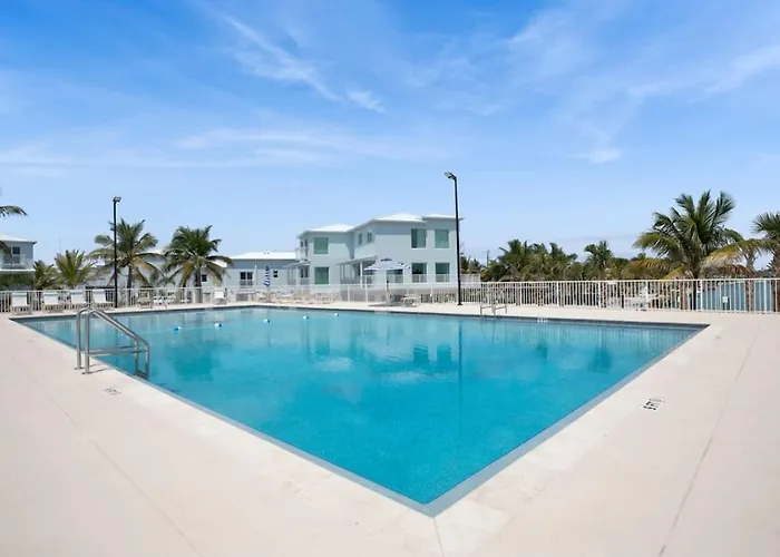Oceanside Spacious Studio Escape