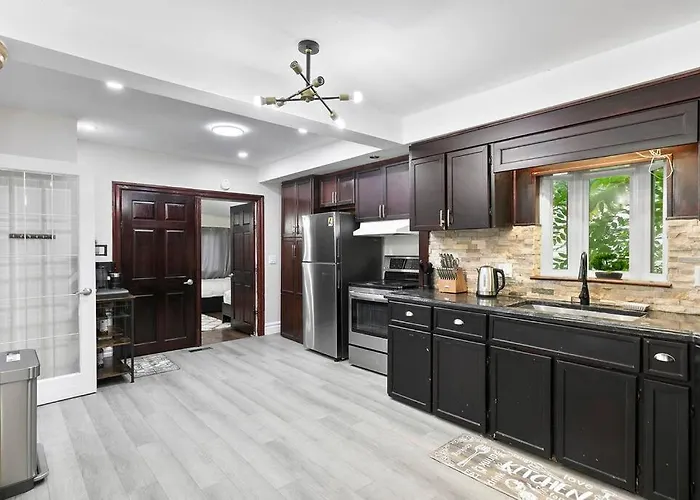 Charming Cozy 2-Bedroom Retreat In South Windsor