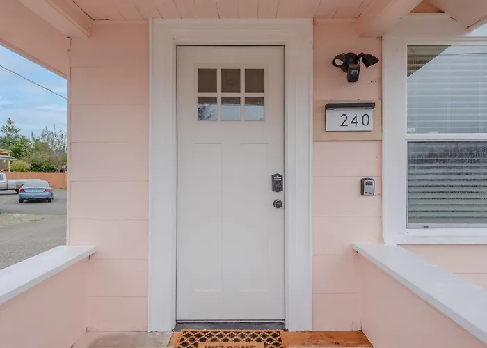 #Stayinmydistrict Coos Bay Primrose Cottage