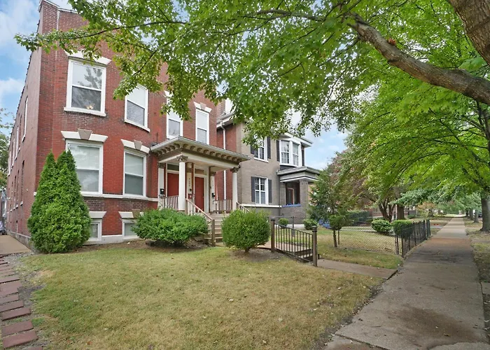 Spacious 3-Bedroom With King Bed & Prime Location
