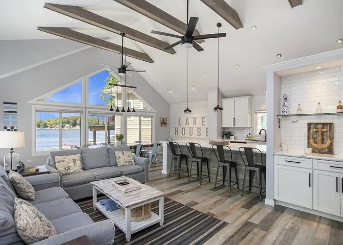 7 Bed Beachfront With Scenic Views Sister Lakes