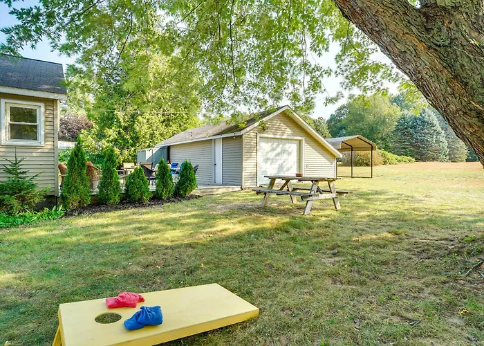 Game Room, Fire Pit! Family Home By Lake Michigan