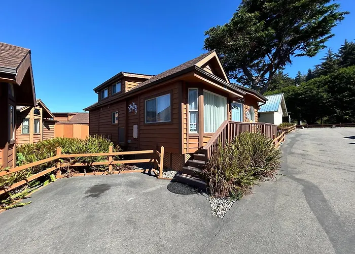 Modern Ocean Cabin 27 Stylish Kitchen & Jacuzzi