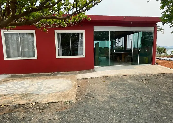 Casa com Piscina na Represa de Carlópolis