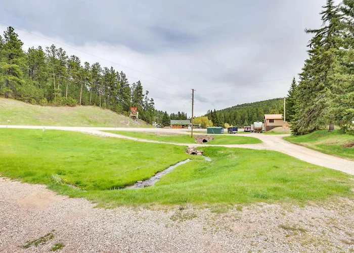 Hike, Unwind & Bring Your Pet: Deadwood Cabin!