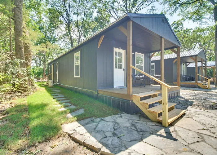Close To Lake: Grove Cabin W/ Shared Fire Pit!