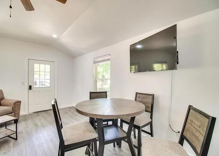 Close To Lake: Grove Cabin W/ Shared Fire Pit!