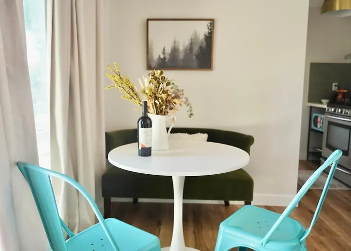 Sunny Days Tiny House With Private Entrance, Pool And View