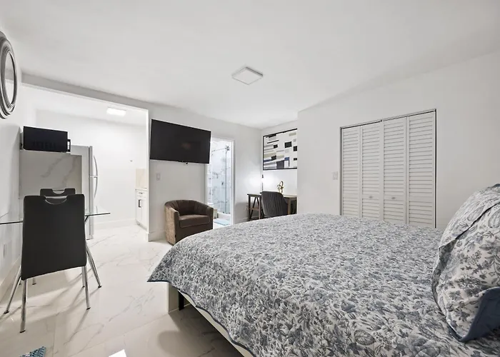 Nice,Stylish King Bed Studio