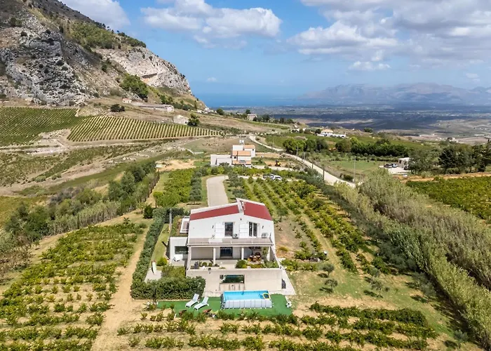 Villa Bonifato Alloggo A Uso Turistico Vista Sulle Campagne E Sul Mare Siciliano