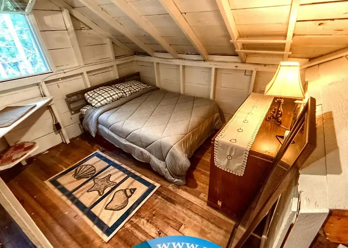 Grant Island Waterfront Cottage Brantingham Lk - Hottub, Pontoon Boat, Pets