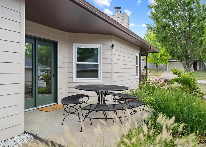 1 5 Miles To Mizzou ~ Spacious & Updated Home~