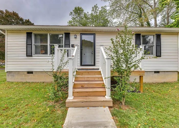 Greenbrier River Retreat W/ Deck - Steps To Trail!