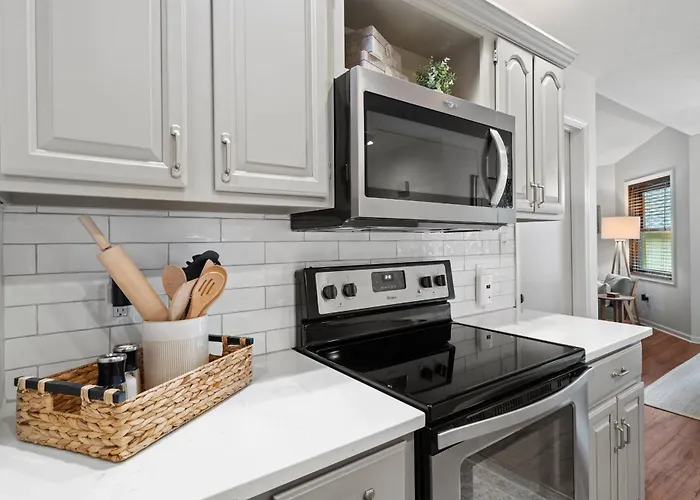1 5 Miles To Mizzou ~ Spacious & Updated Home~