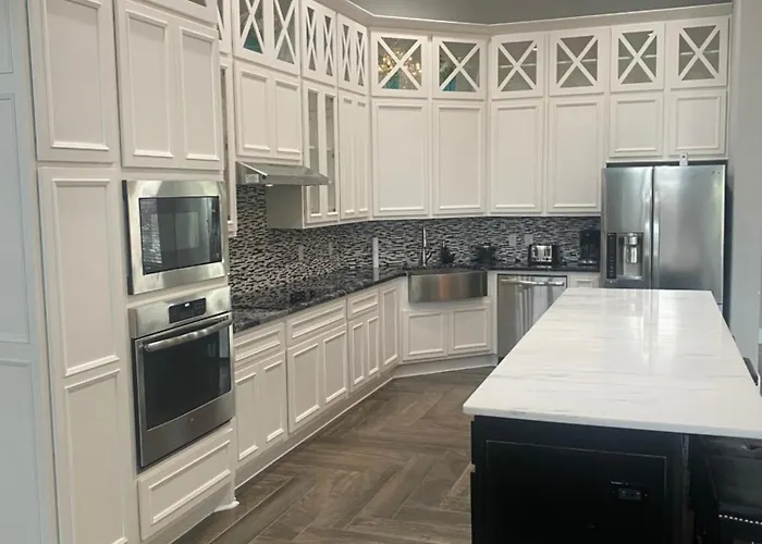 Luxury In Spacious Home