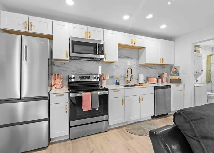 Luxury Pink Suite In Downtown