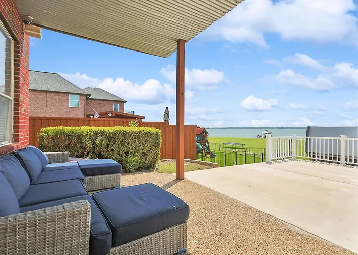 The Best Of Lakeside Living - Luxury At Its Finest