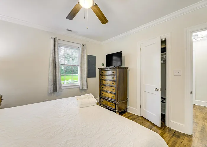 2 Mi To Downtown: Pet-Friendly Home In New Bern!